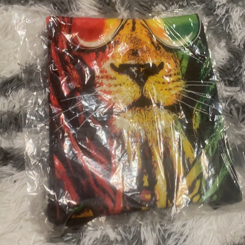 Shirts - Picture 2 of 4